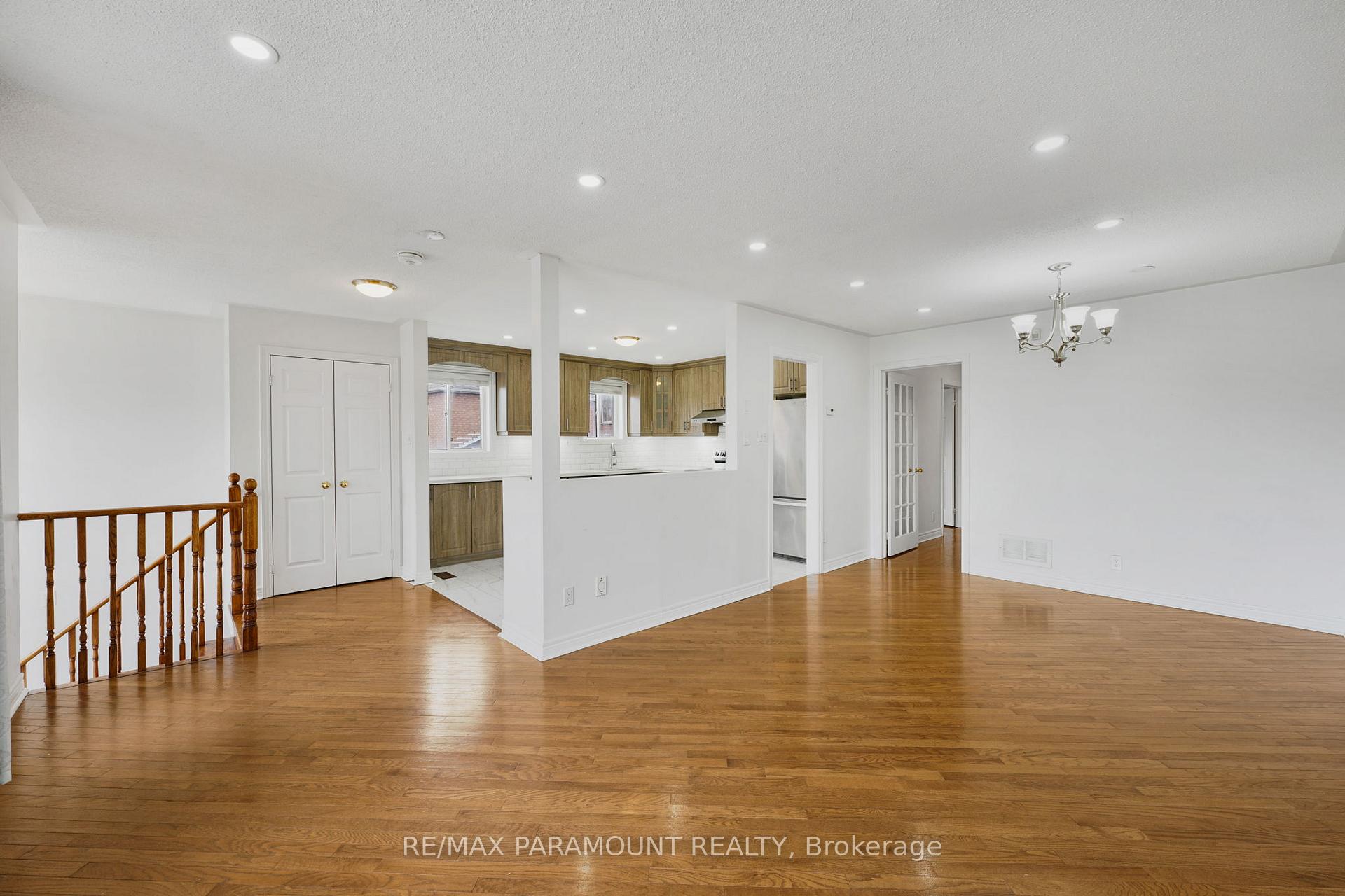 Photo 4 of Unit Upper, 4 Summerdale Crescent, Brampton, Fletcher's Meadow — HOMEH