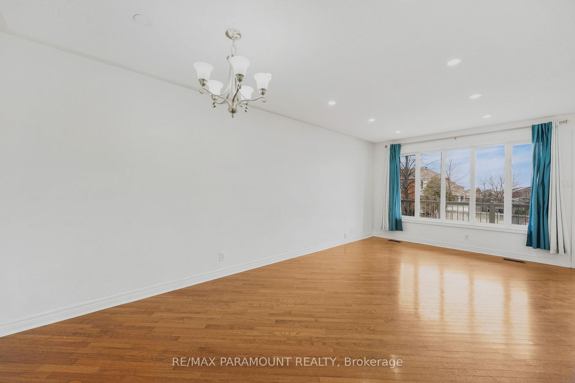 Photo 5 of Unit Upper, 4 Summerdale Crescent, Brampton, Fletcher's Meadow — HOMEH