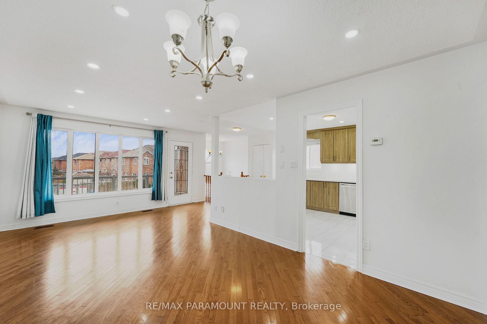 Photo 7 of Unit Upper, 4 Summerdale Crescent, Brampton, Fletcher's Meadow — HOMEH