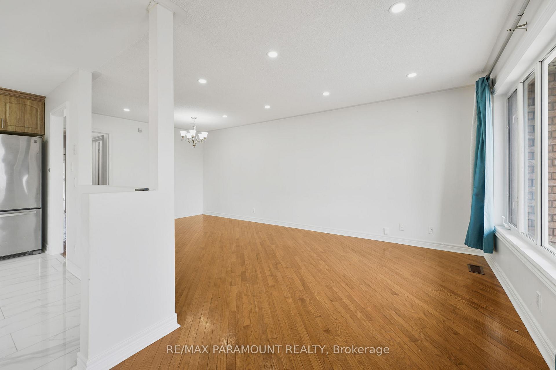 Photo 8 of Unit Upper, 4 Summerdale Crescent, Brampton, Fletcher's Meadow — HOMEH