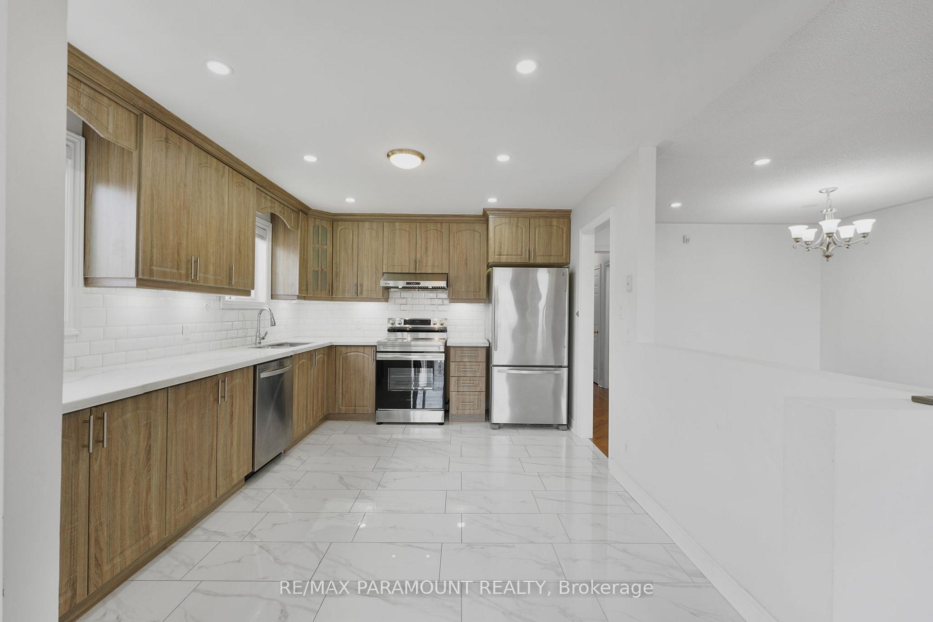 Photo 15 of Unit Upper, 4 Summerdale Crescent, Brampton, Fletcher's Meadow — HOMEH