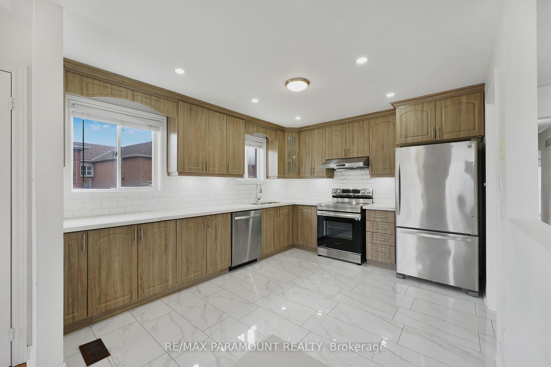 Photo 16 of Unit Upper, 4 Summerdale Crescent, Brampton, Fletcher's Meadow — HOMEH