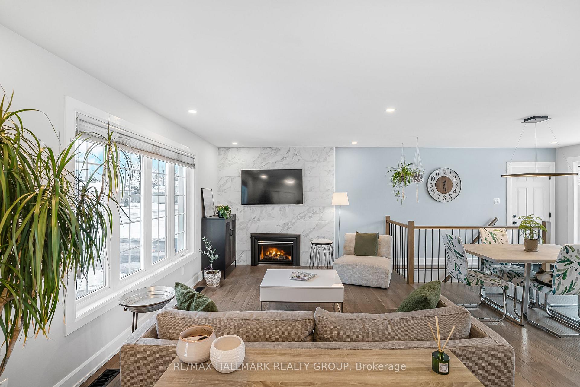 Photo 6 of 16 Barrhaven Crescent, Ottawa, Barrhaven - Pheasant Run — HOMEH