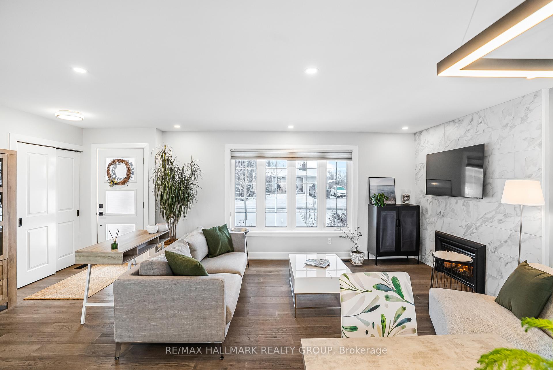 Photo 7 of 16 Barrhaven Crescent, Ottawa, Barrhaven - Pheasant Run — HOMEH