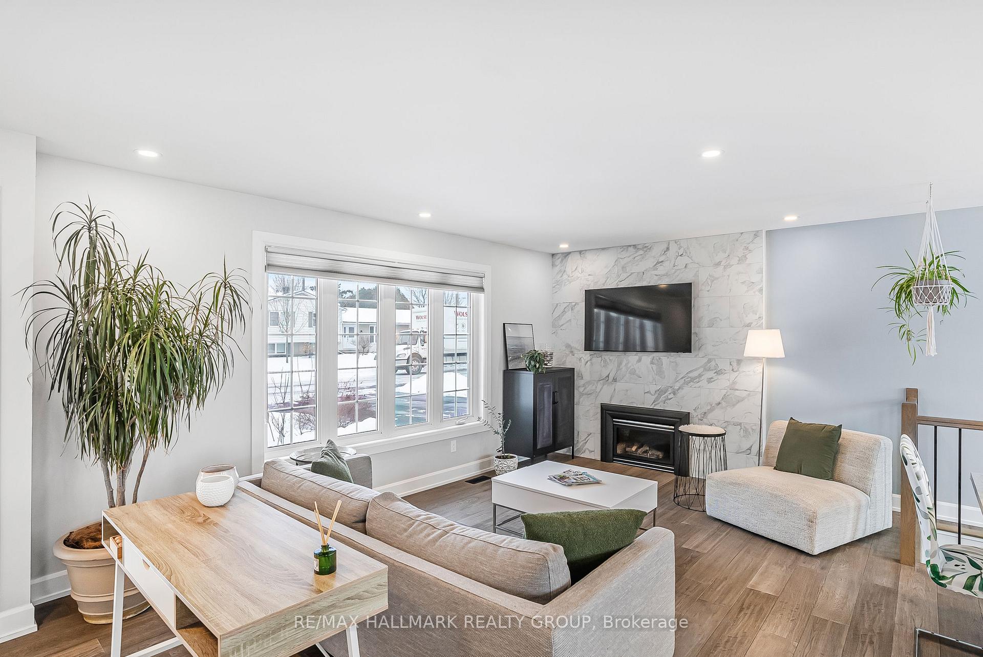 Photo 8 of 16 Barrhaven Crescent, Ottawa, Barrhaven - Pheasant Run — HOMEH