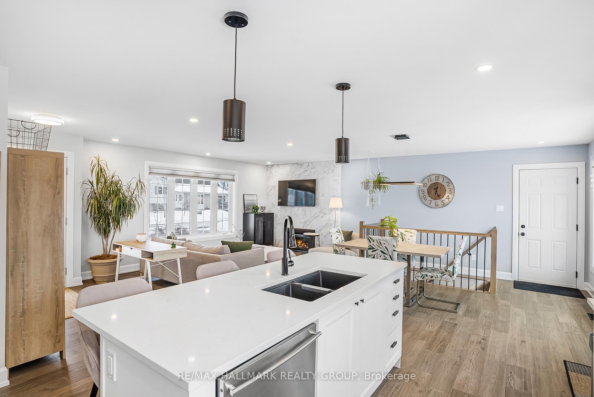 Photo 11 of 16 Barrhaven Crescent, Ottawa, Barrhaven - Pheasant Run — HOMEH