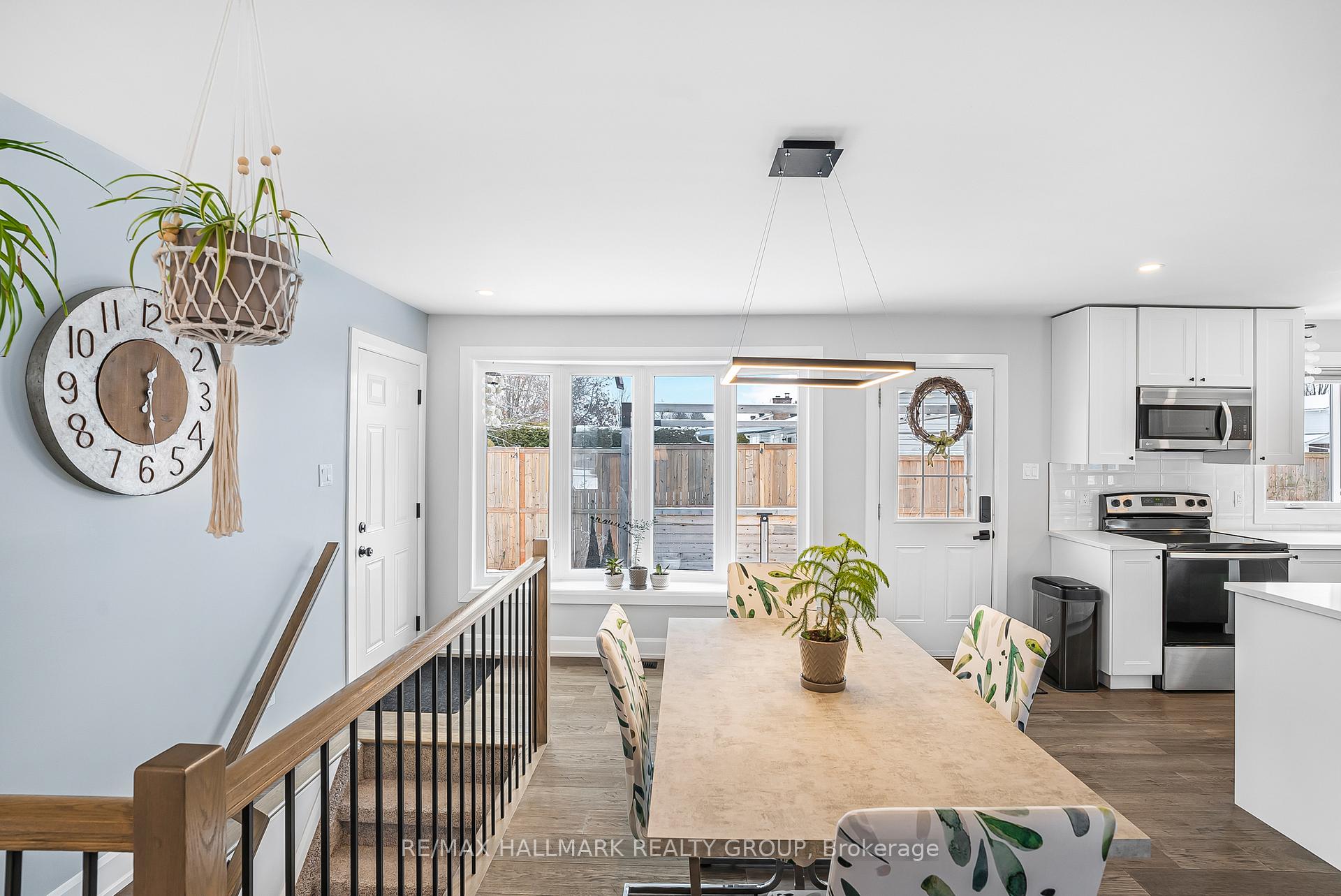 Photo 12 of 16 Barrhaven Crescent, Ottawa, Barrhaven - Pheasant Run — HOMEH