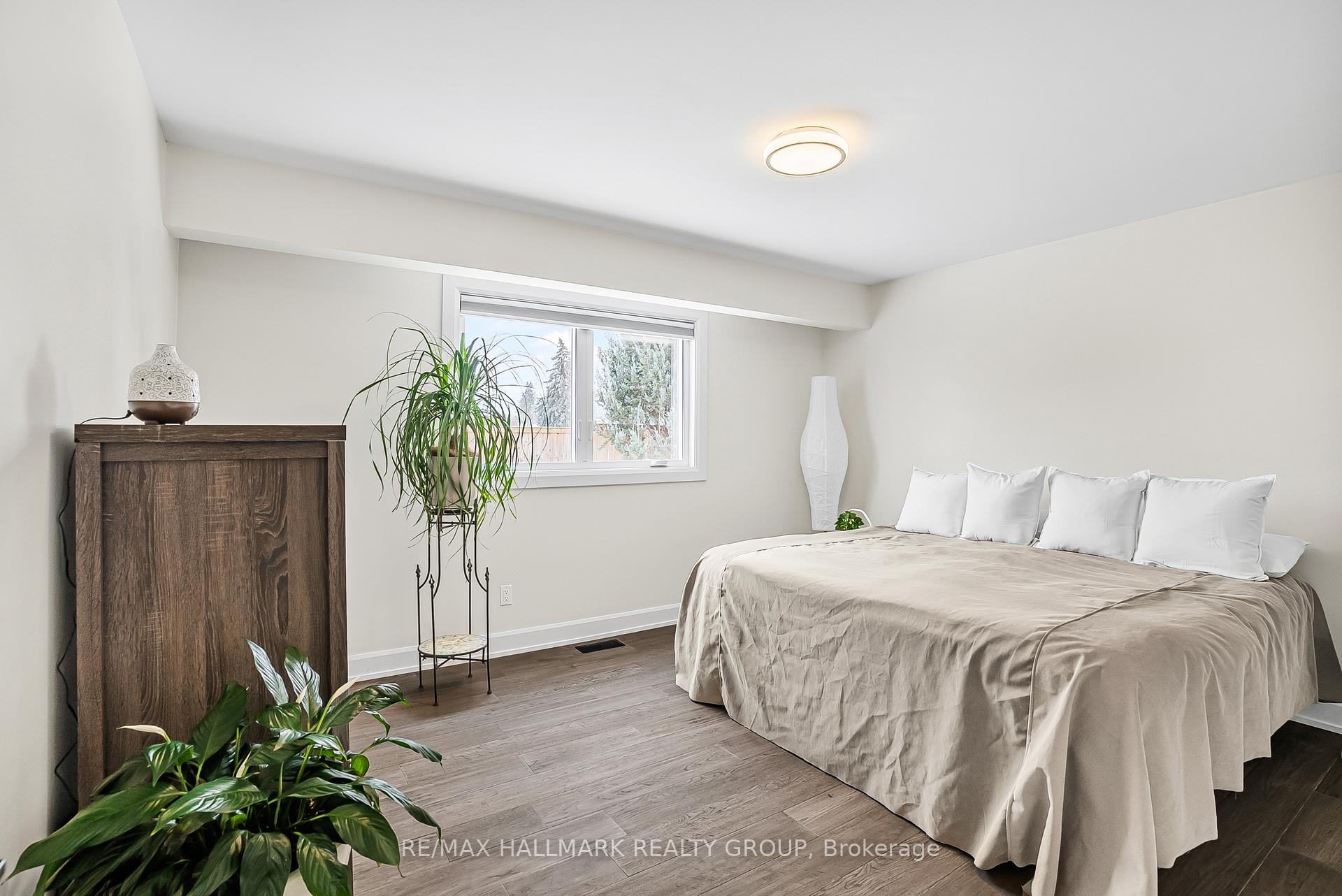 Photo 13 of 16 Barrhaven Crescent, Ottawa, Barrhaven - Pheasant Run — HOMEH