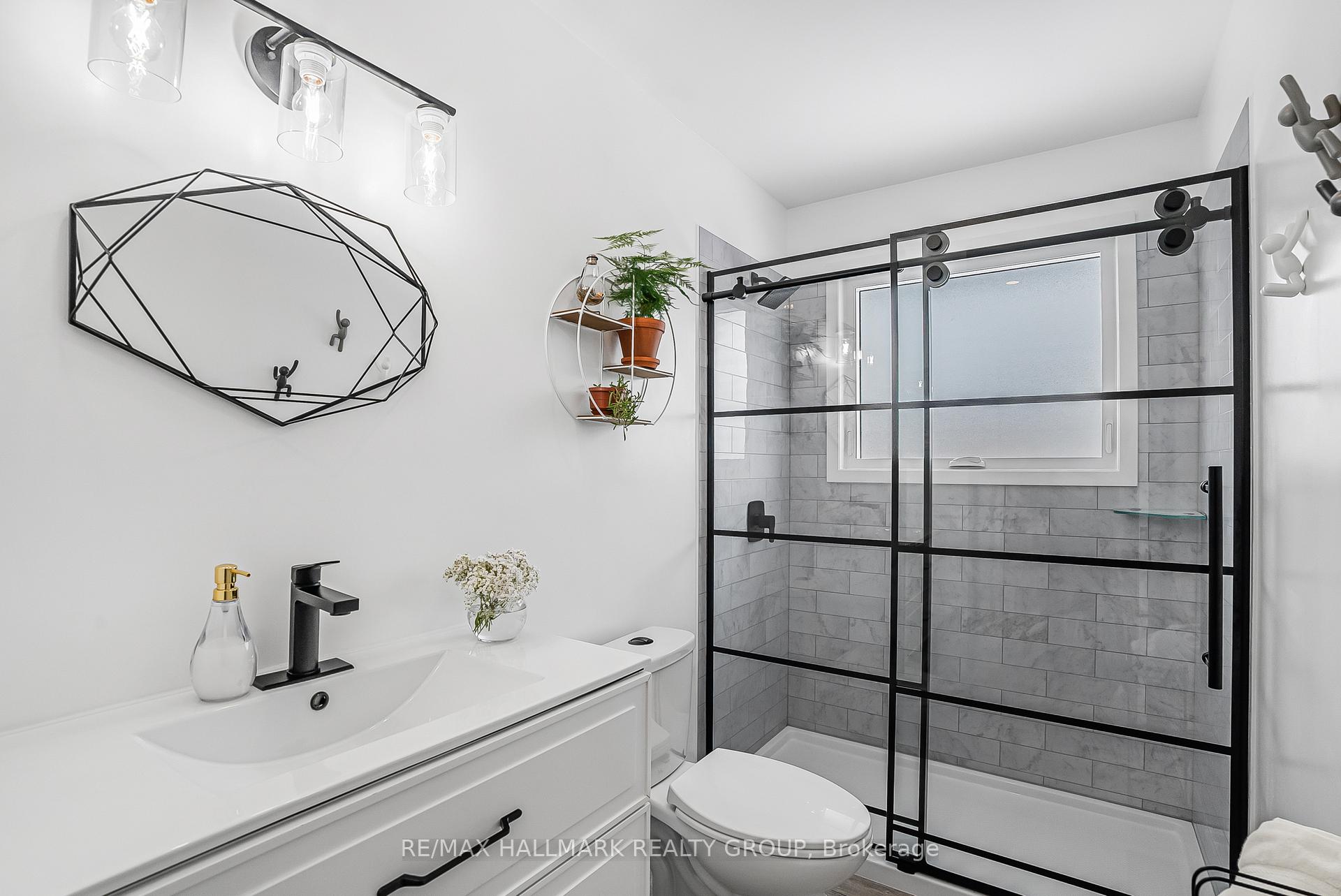 Photo 14 of 16 Barrhaven Crescent, Ottawa, Barrhaven - Pheasant Run — HOMEH
