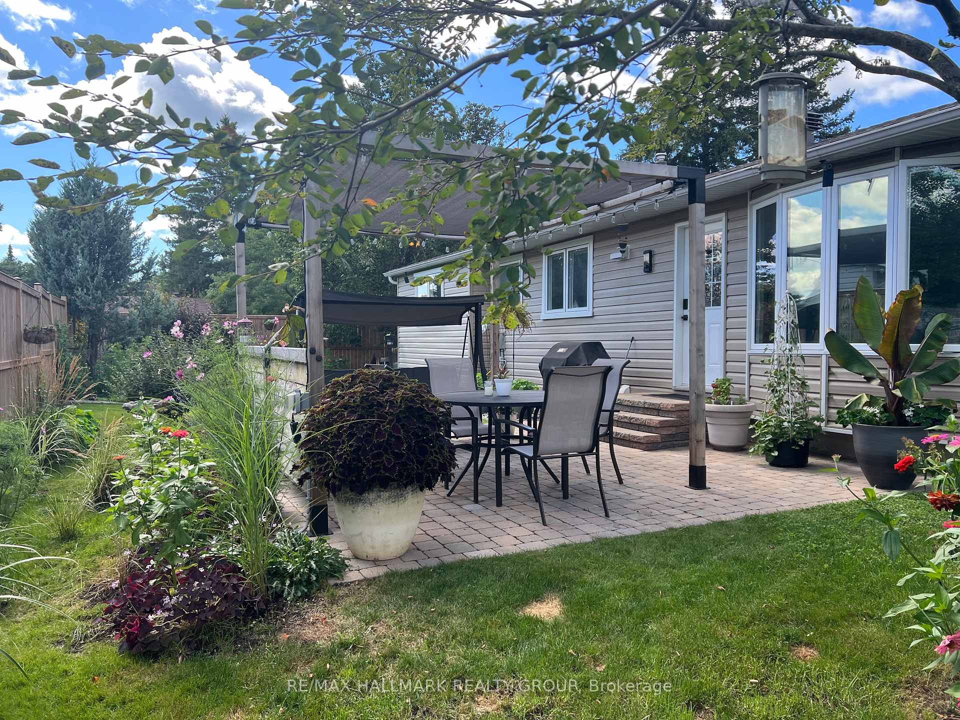 Photo 25 of 16 Barrhaven Crescent, Ottawa, Barrhaven - Pheasant Run — HOMEH
