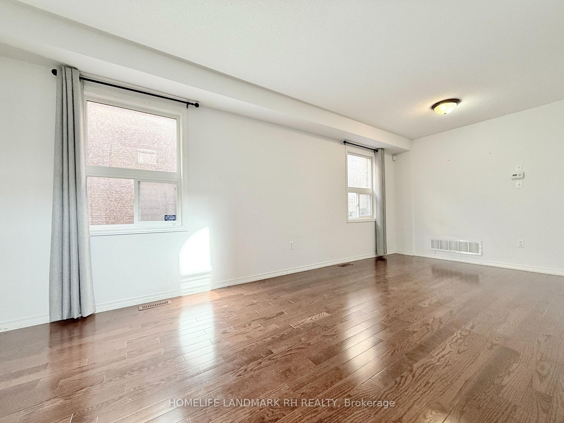 Photo 3 of 21 Cottinghill Way, Aurora, Bayview Northeast — HOMEH
