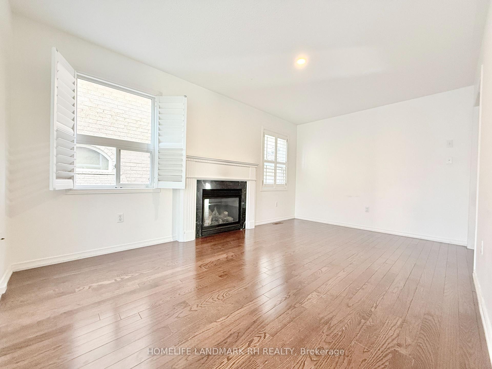 Photo 4 of 21 Cottinghill Way, Aurora, Bayview Northeast — HOMEH