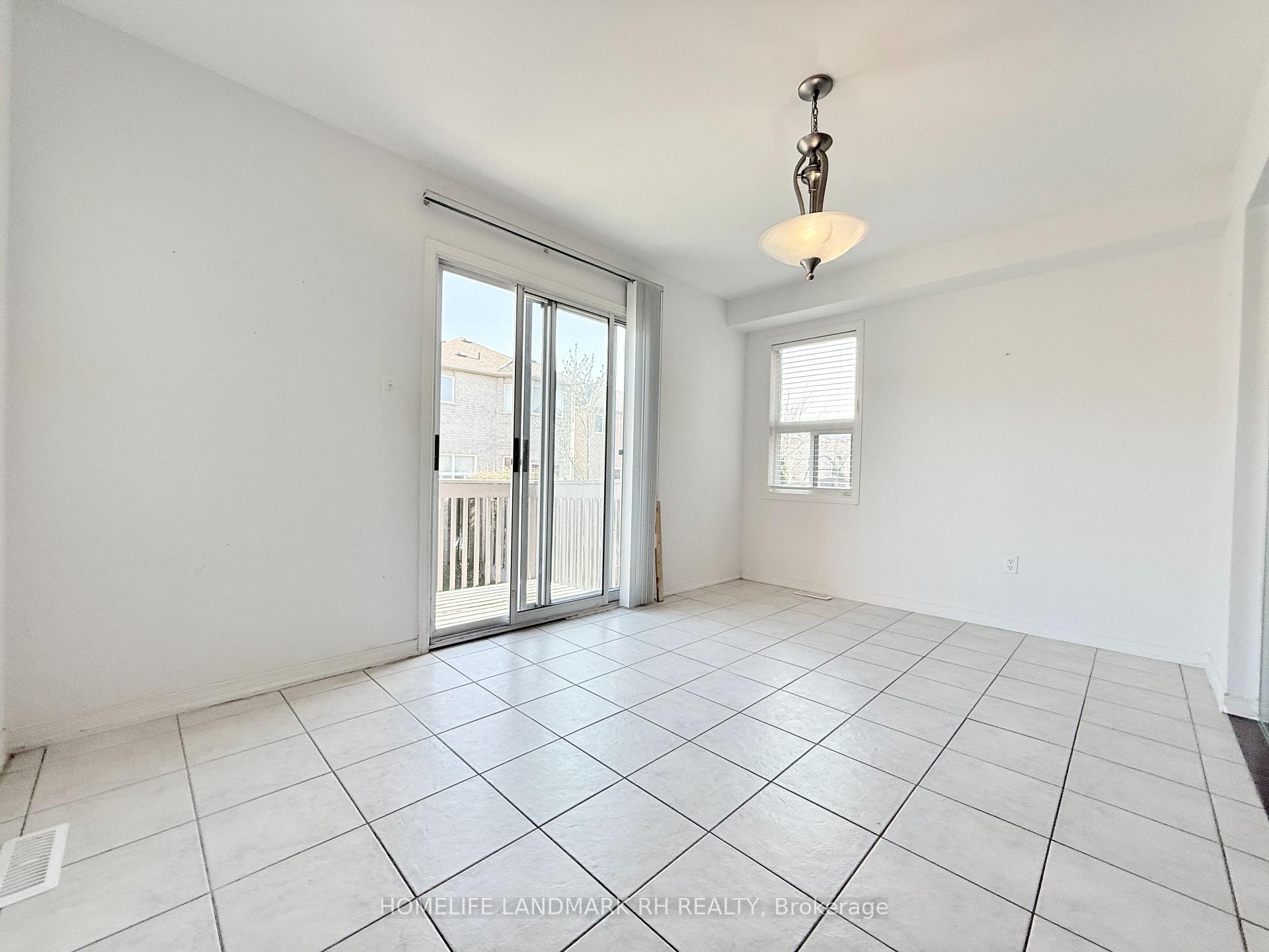 Photo 6 of 21 Cottinghill Way, Aurora, Bayview Northeast — HOMEH