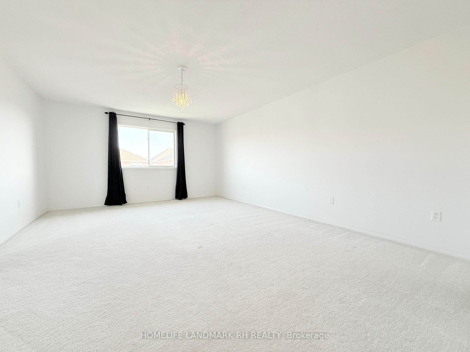 Photo 10 of 21 Cottinghill Way, Aurora, Bayview Northeast — HOMEH