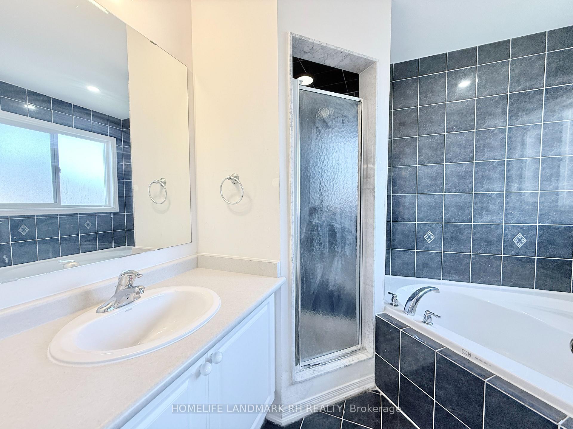 Photo 13 of 21 Cottinghill Way, Aurora, Bayview Northeast — HOMEH