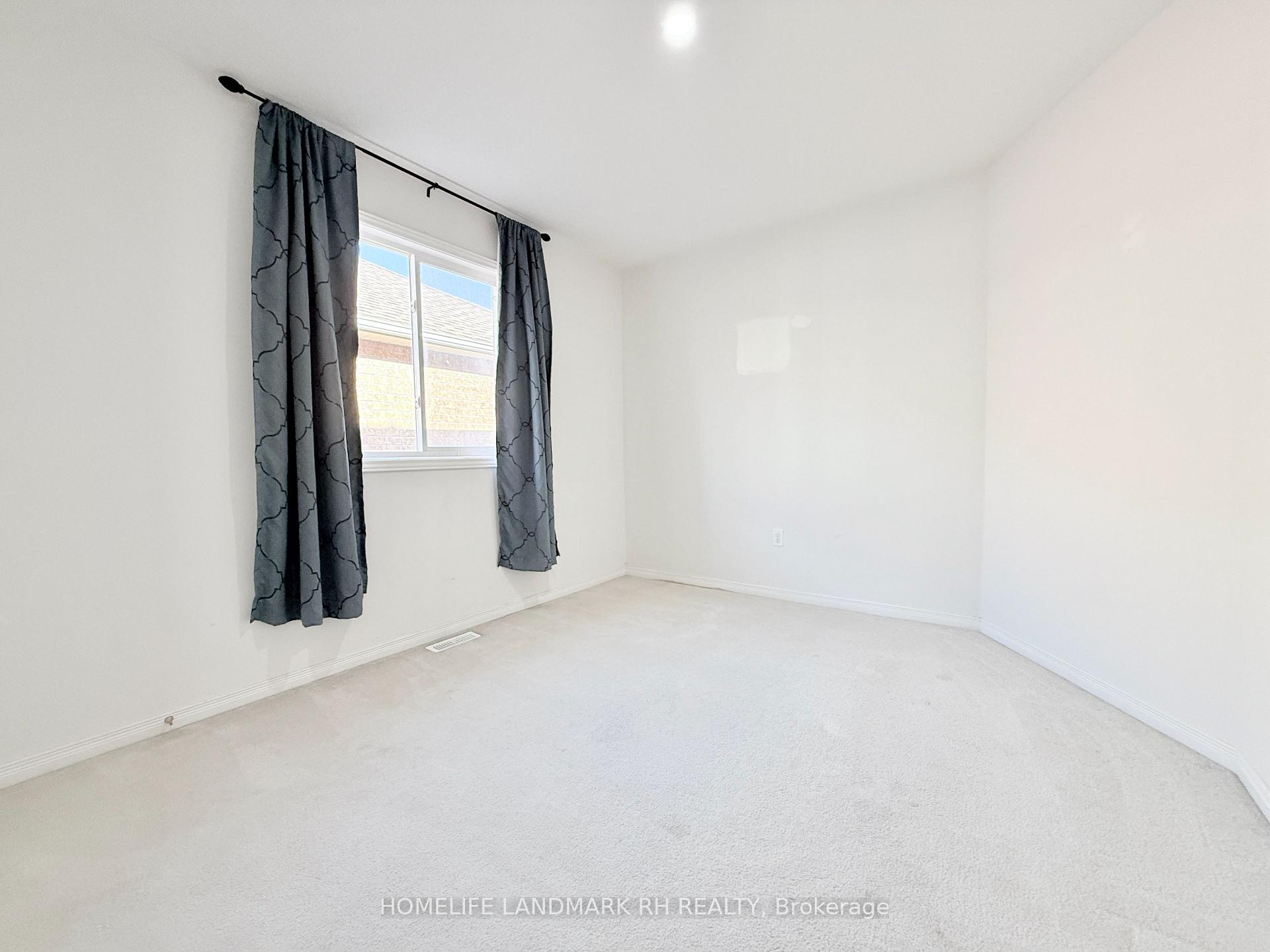 Photo 12 of 21 Cottinghill Way, Aurora, Bayview Northeast — HOMEH