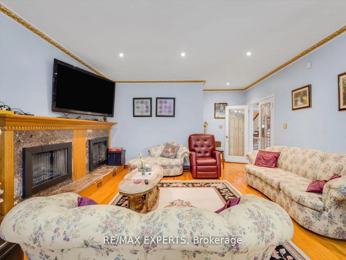 Photo 8 of 9 Cynthia Crescent, Brampton, Toronto Gore Rural Estate — HOMEH
