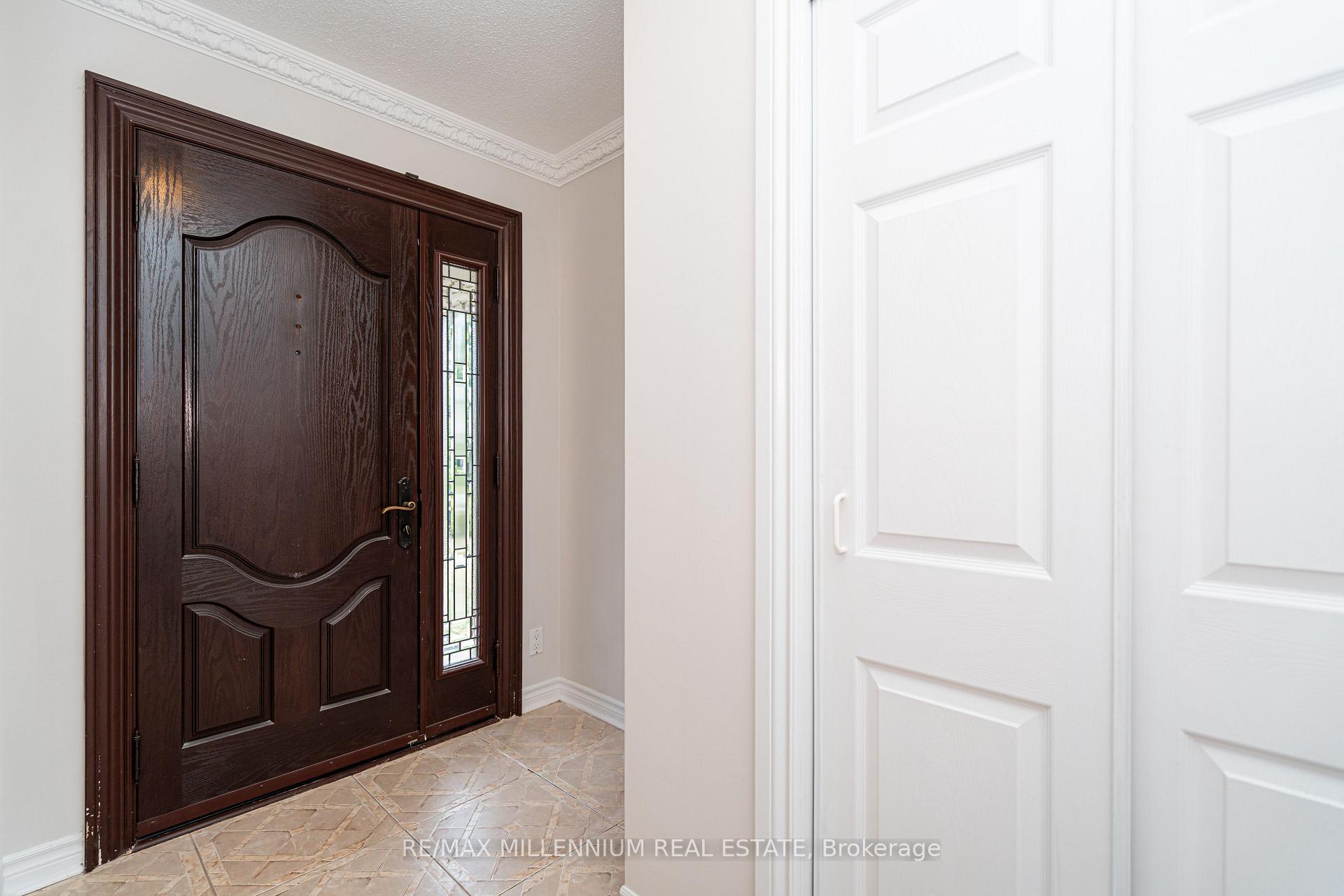 Photo 2 of 120 Madoc Drive, Brampton, Madoc — HOMEH