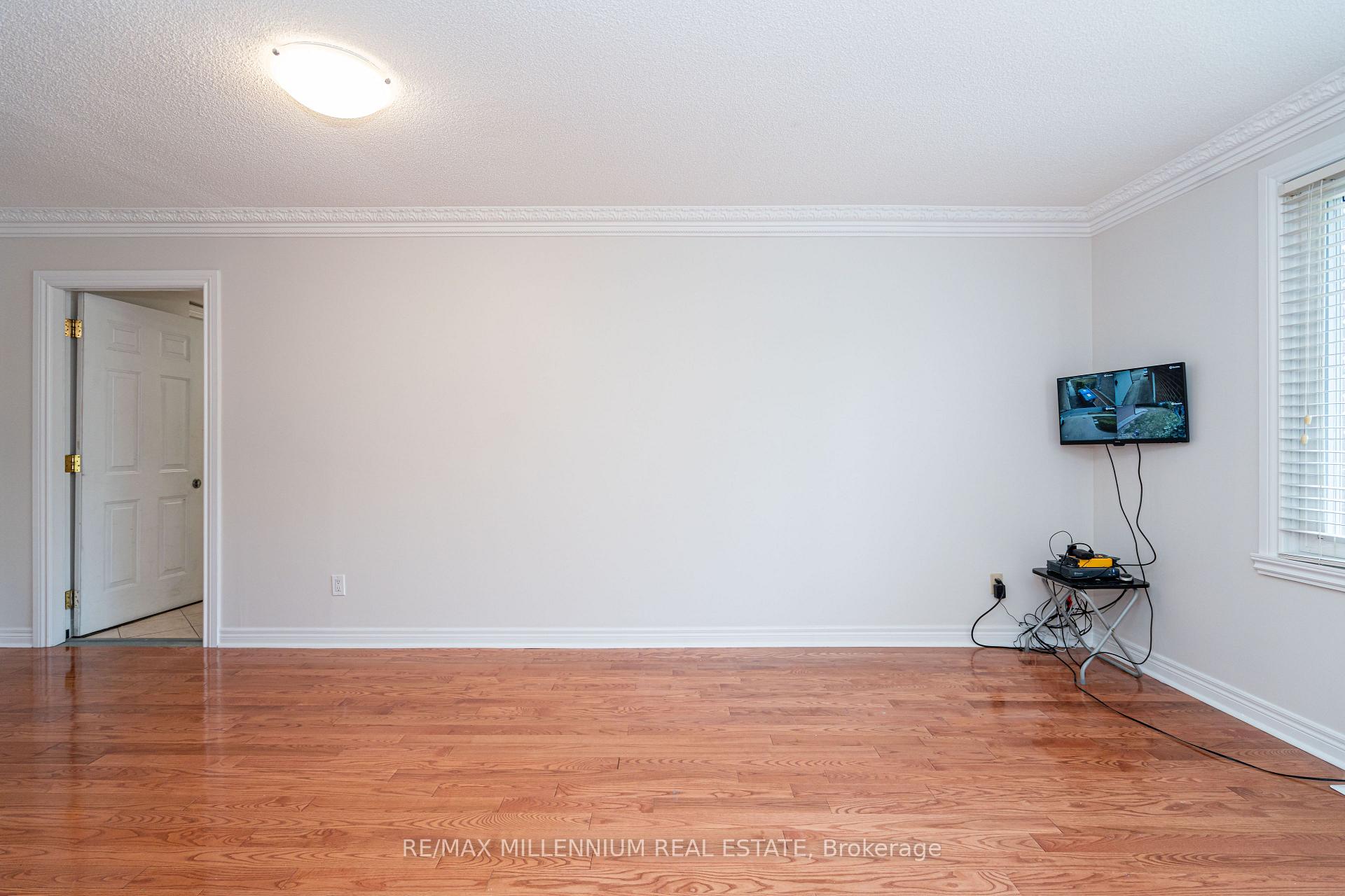 Photo 3 of 120 Madoc Drive, Brampton, Madoc — HOMEH