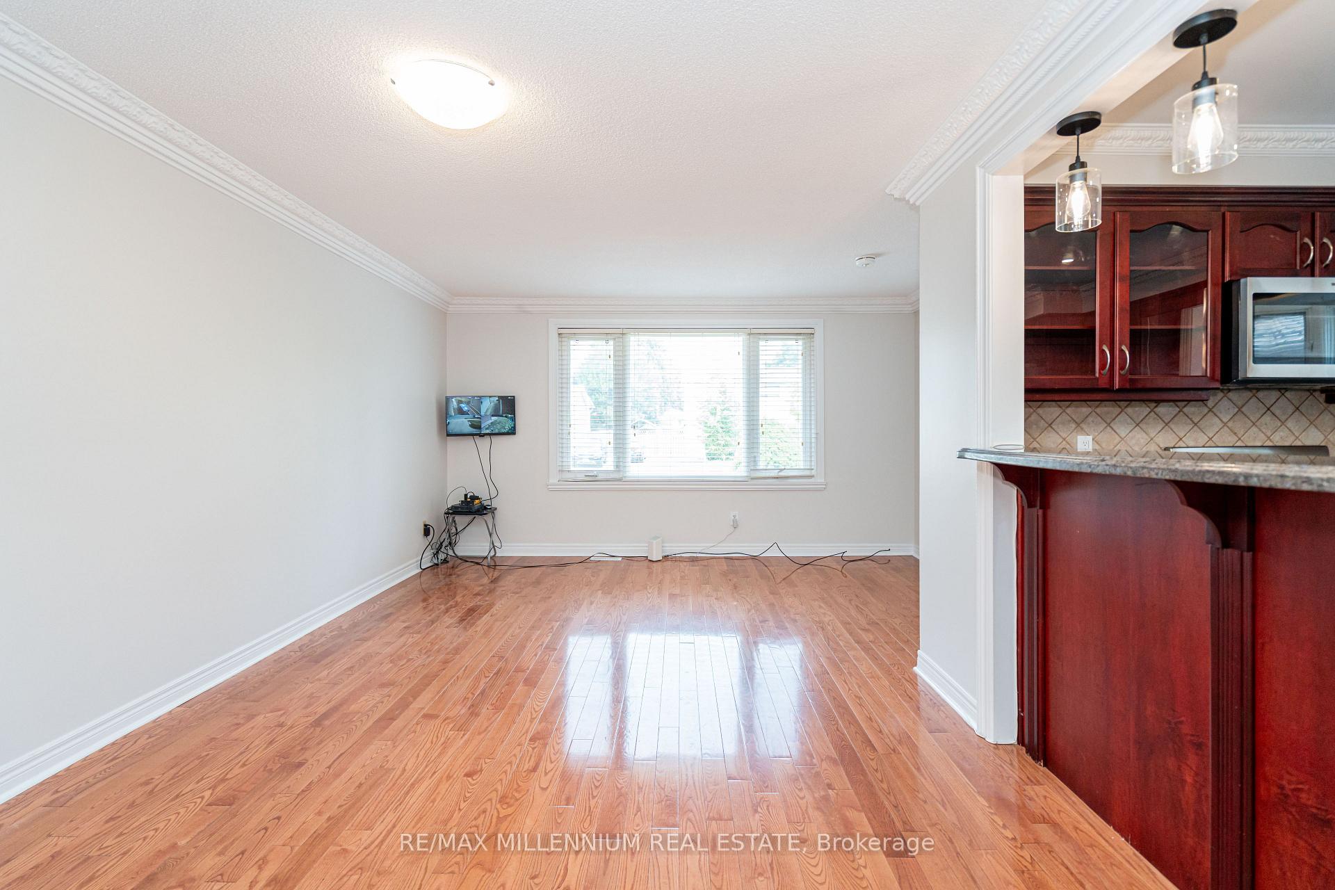 Photo 7 of 120 Madoc Drive, Brampton, Madoc — HOMEH
