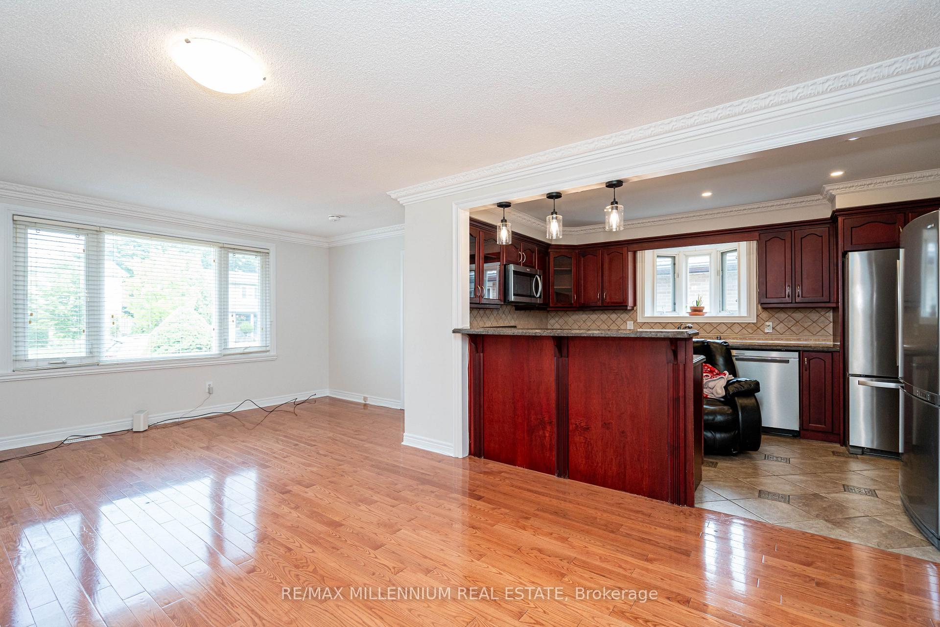 Photo 9 of 120 Madoc Drive, Brampton, Madoc — HOMEH