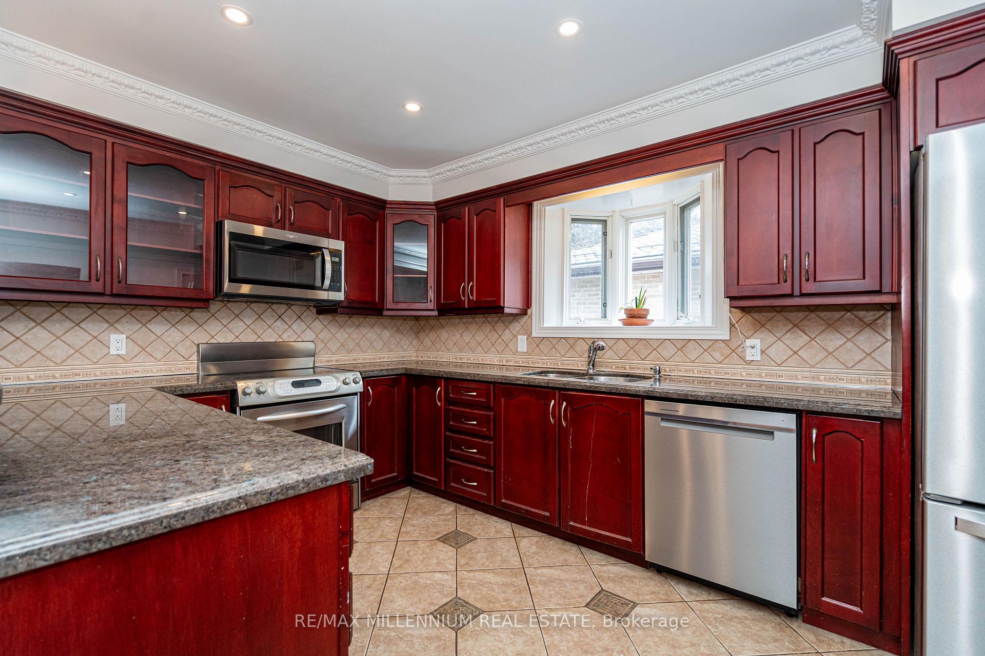 Photo 11 of 120 Madoc Drive, Brampton, Madoc — HOMEH