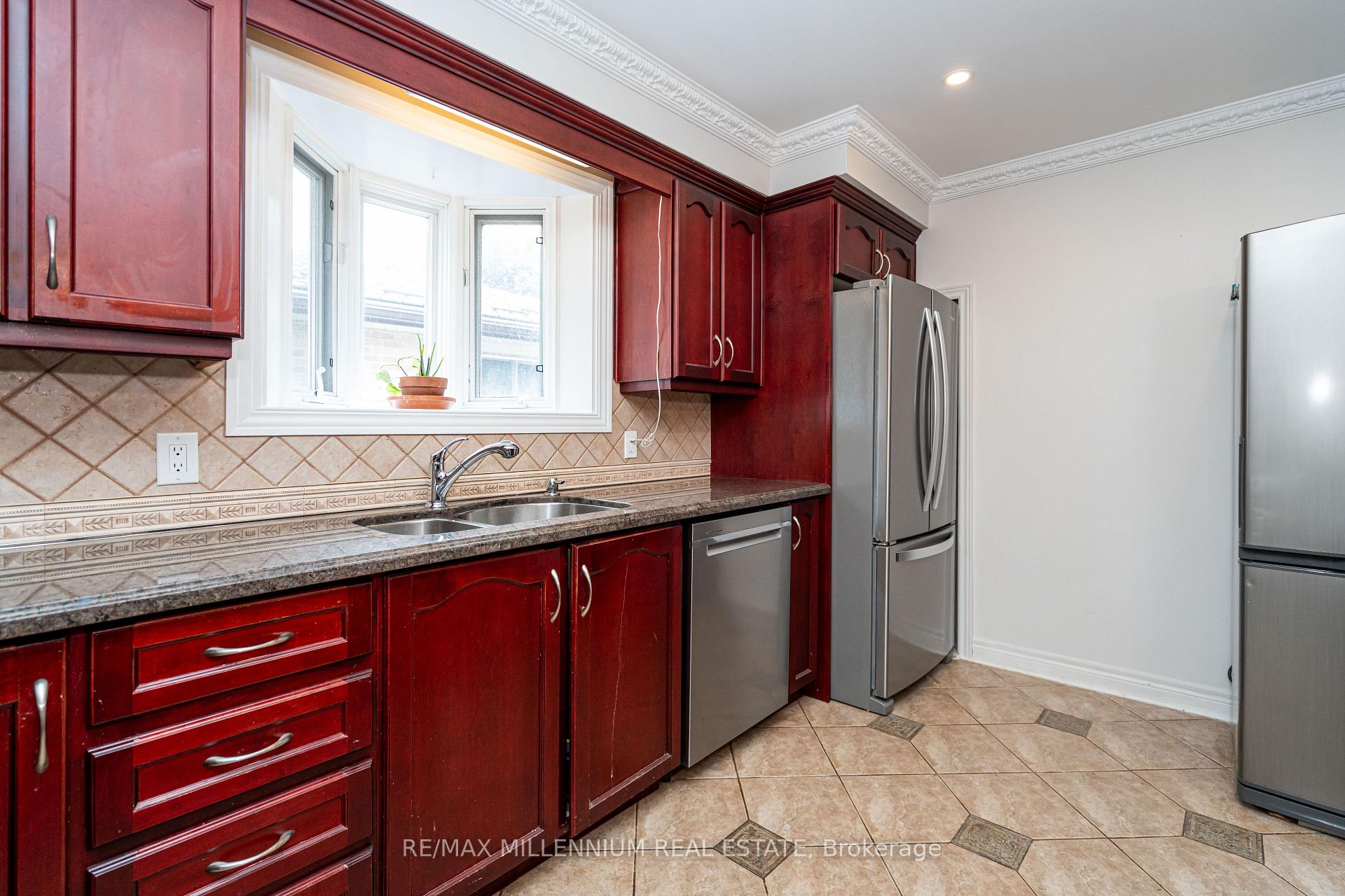 Photo 12 of 120 Madoc Drive, Brampton, Madoc — HOMEH
