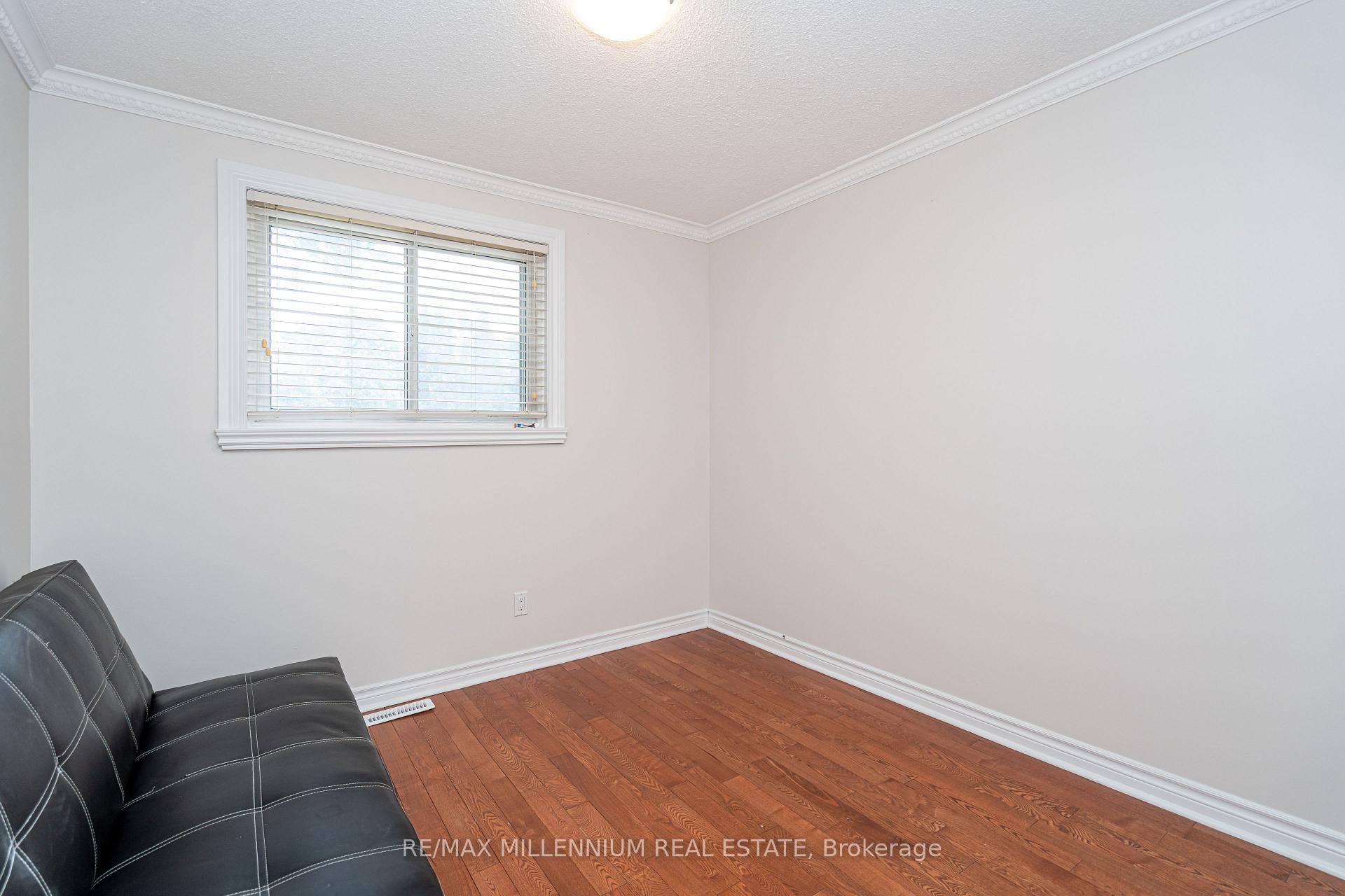 Photo 24 of 120 Madoc Drive, Brampton, Madoc — HOMEH
