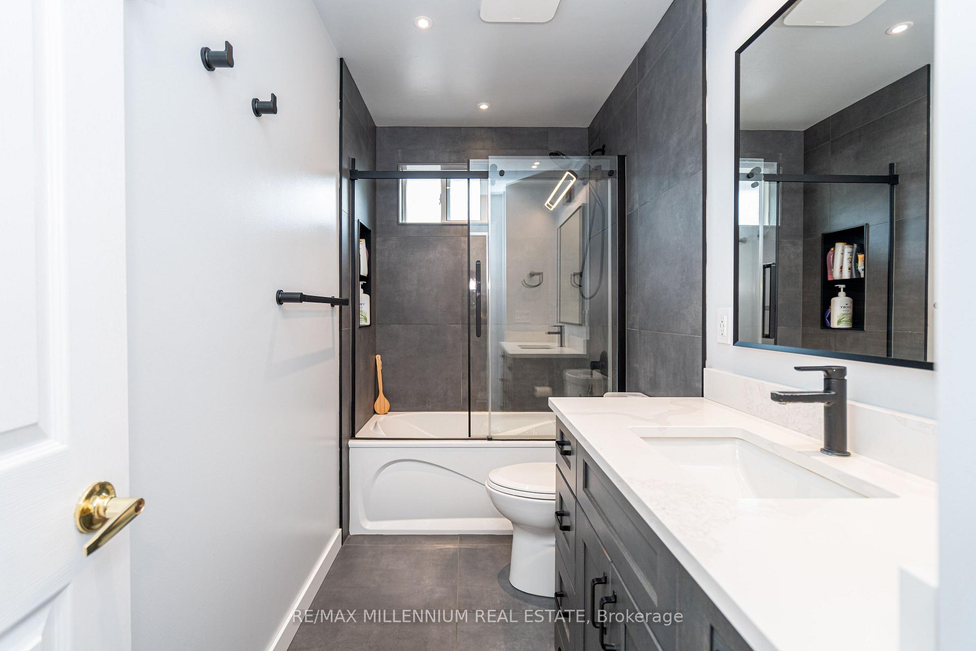 Photo 29 of 120 Madoc Drive, Brampton, Madoc — HOMEH