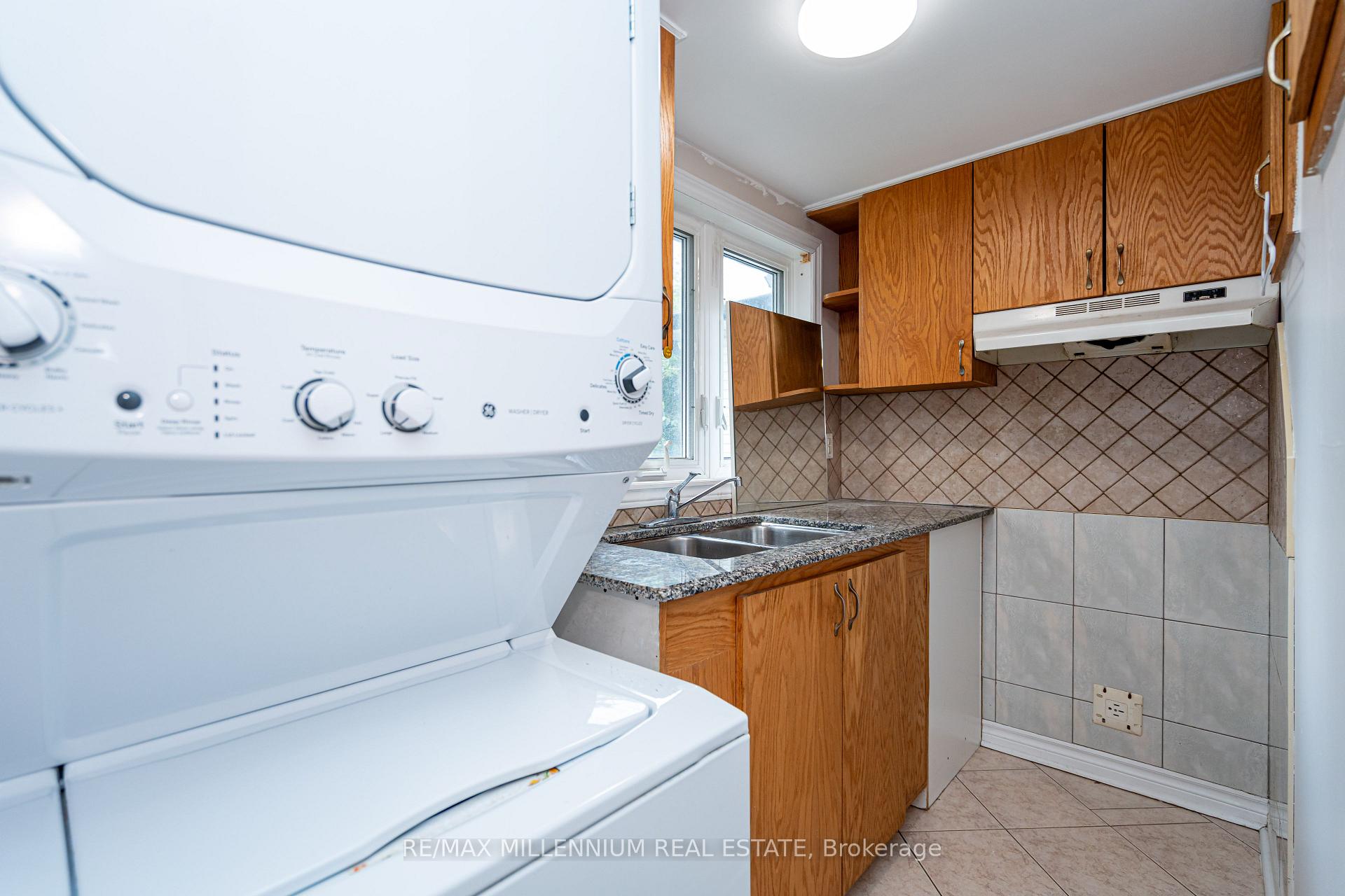 Photo 37 of 120 Madoc Drive, Brampton, Madoc — HOMEH