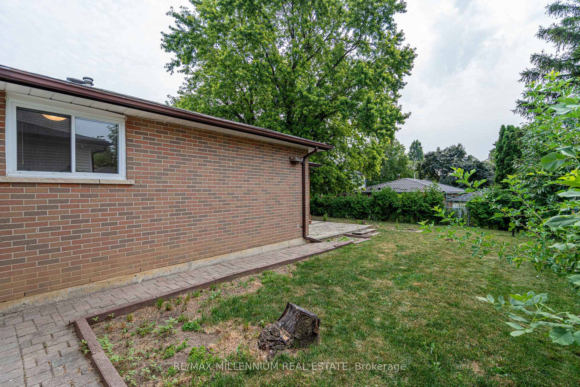 Photo 43 of 120 Madoc Drive, Brampton, Madoc — HOMEH