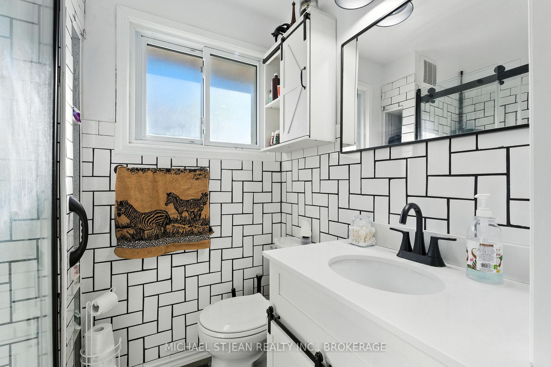 Photo 25 of 605 Waterloo Street, Hamilton, Parkview — HOMEH