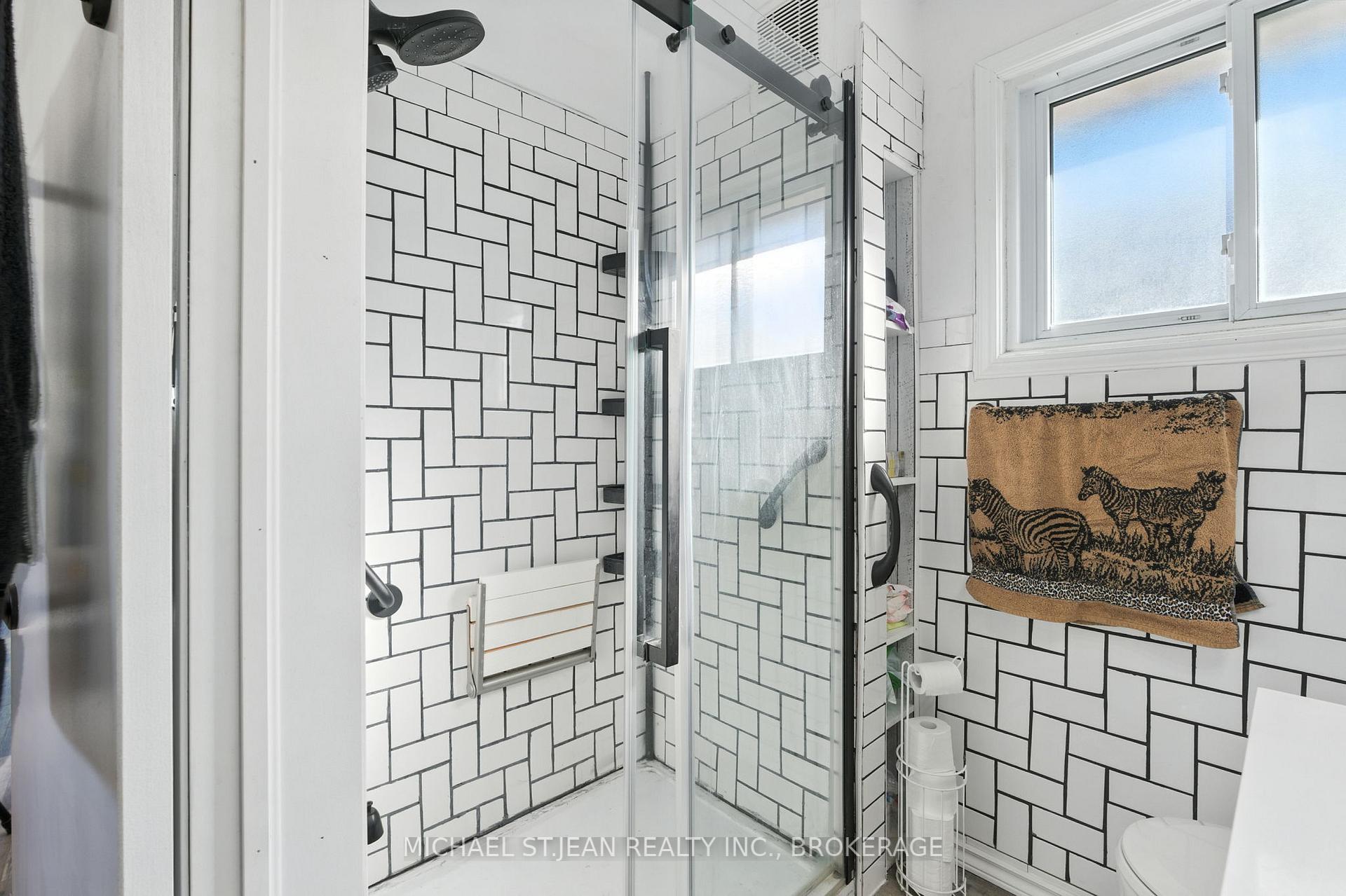 Photo 26 of 605 Waterloo Street, Hamilton, Parkview — HOMEH
