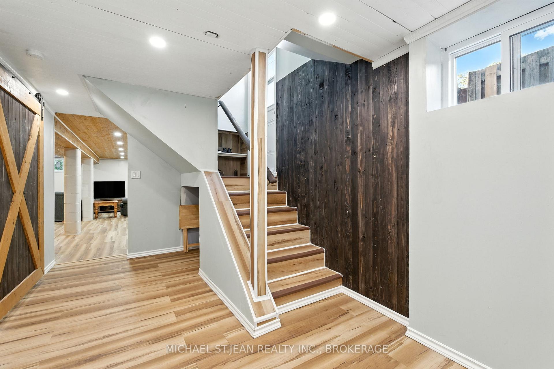 Photo 31 of 605 Waterloo Street, Hamilton, Parkview — HOMEH