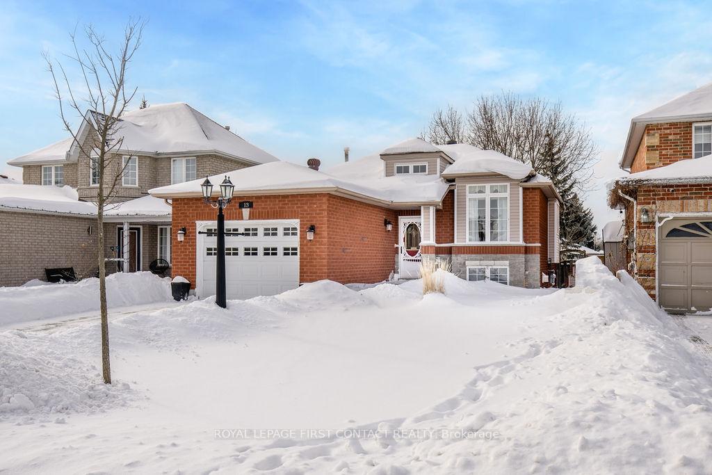 Photo 2 of 13 Taylor Drive, Barrie, Bayshore — HOMEH