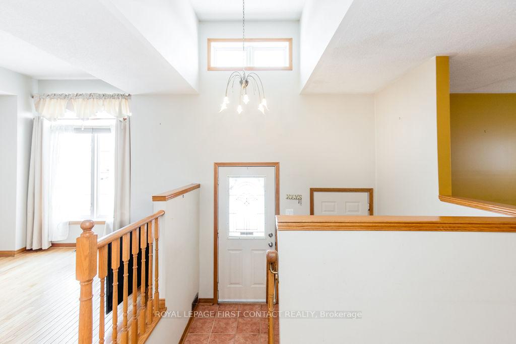 Photo 4 of 13 Taylor Drive, Barrie, Bayshore — HOMEH