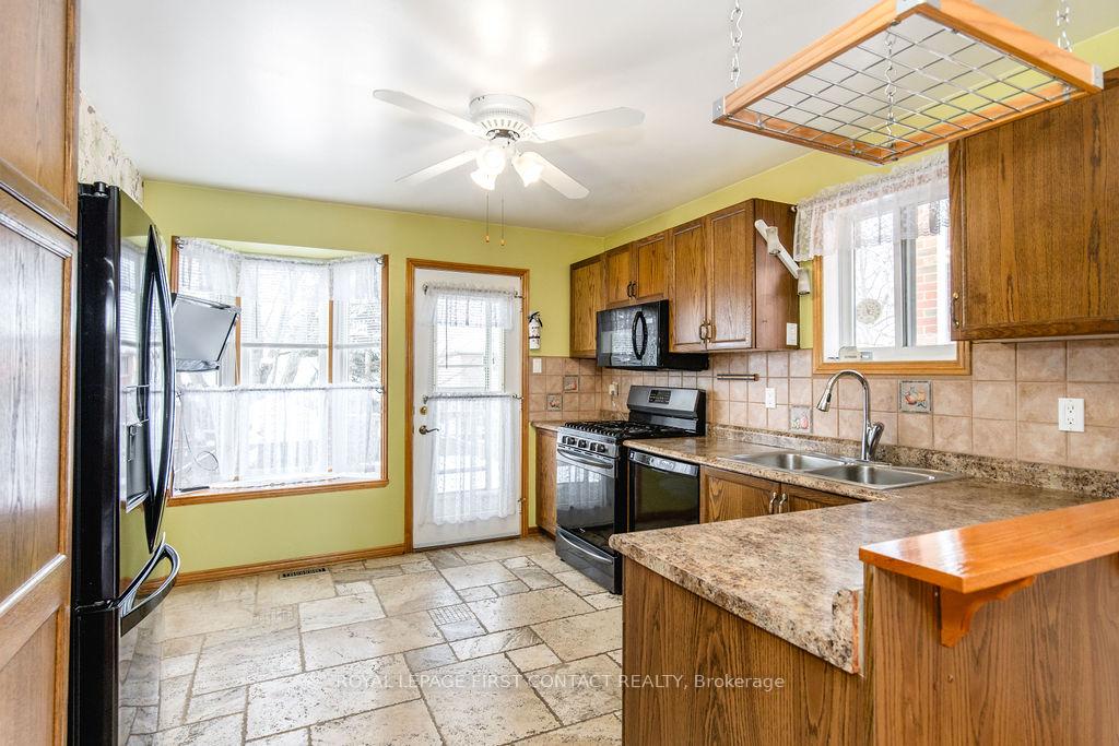 Photo 11 of 13 Taylor Drive, Barrie, Bayshore — HOMEH