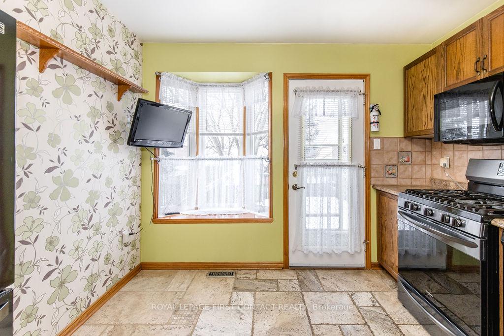 Photo 12 of 13 Taylor Drive, Barrie, Bayshore — HOMEH