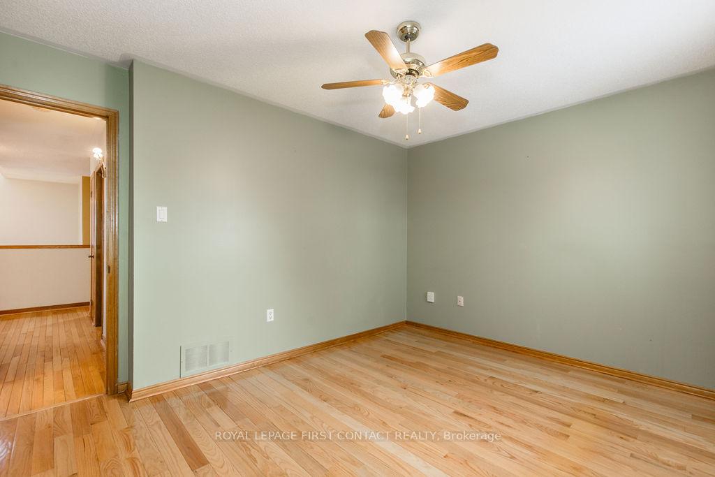 Photo 16 of 13 Taylor Drive, Barrie, Bayshore — HOMEH