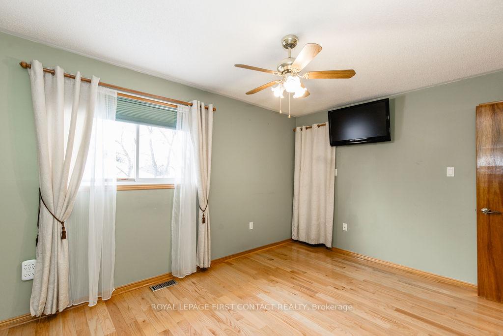Photo 18 of 13 Taylor Drive, Barrie, Bayshore — HOMEH