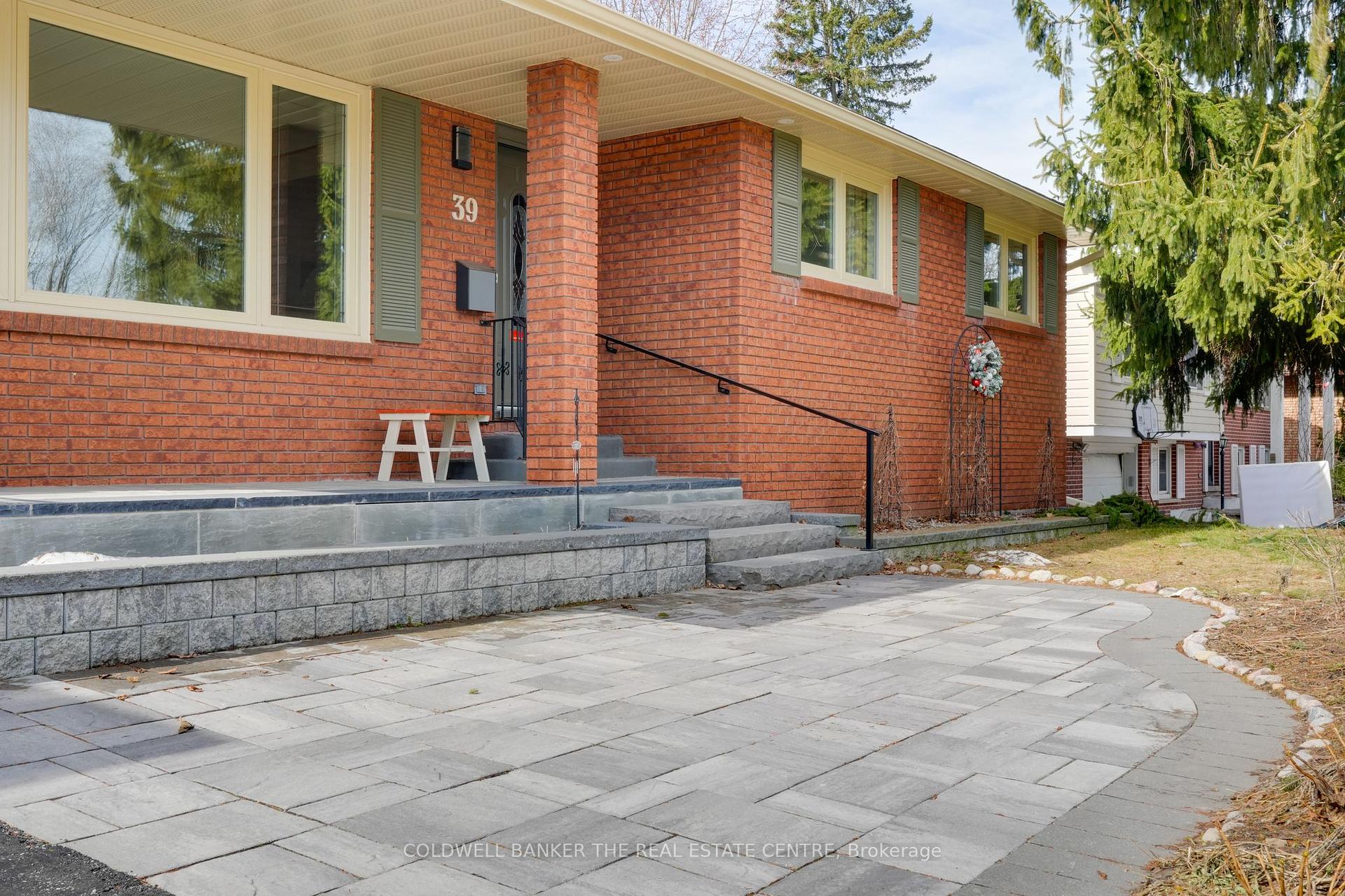 Photo 2 of 39 Springhome Road, Barrie, Allandale — HOMEH