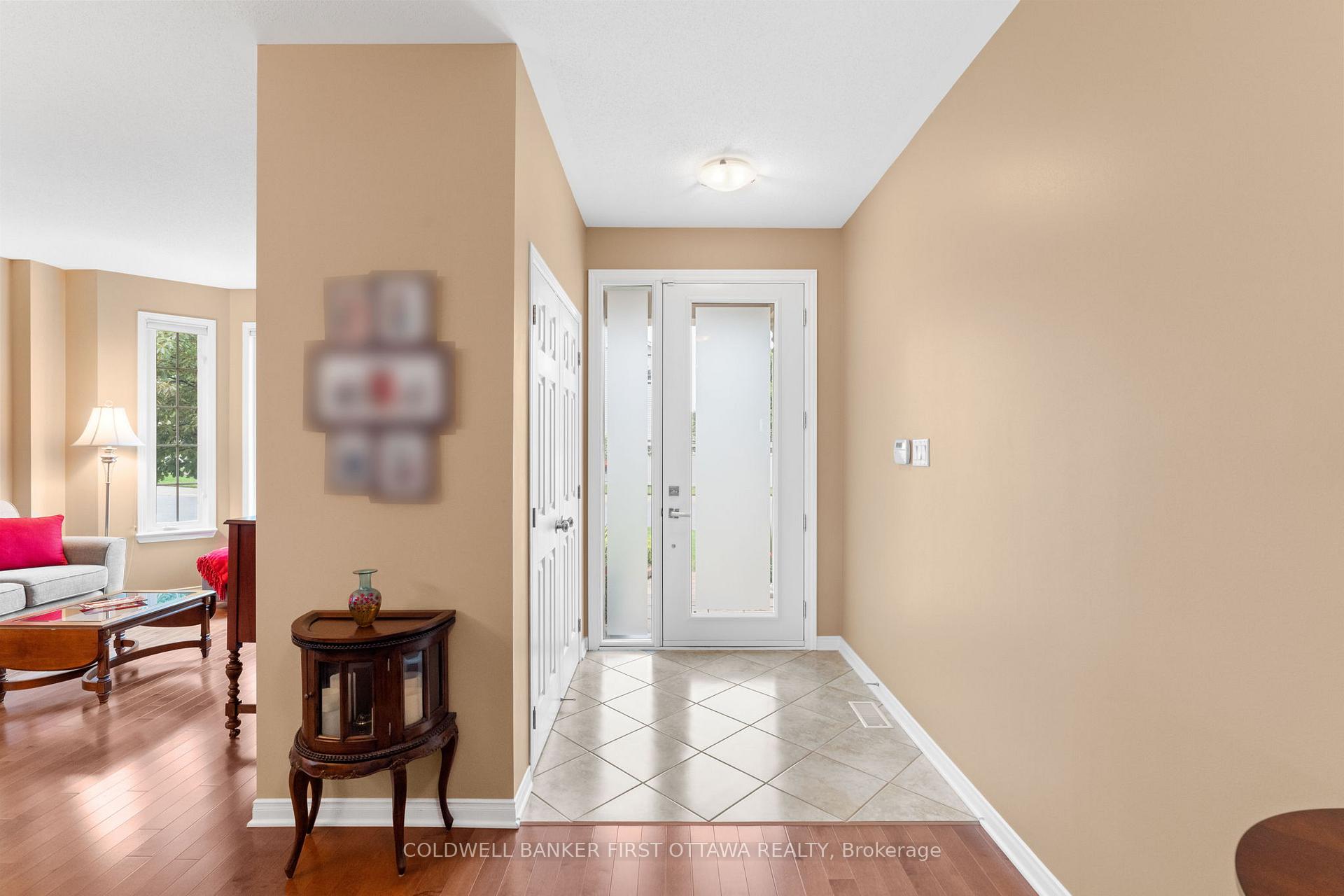 Photo 4 of 334 Shadehill Crescent, Ottawa, Barrhaven - Stonebridge — HOMEH