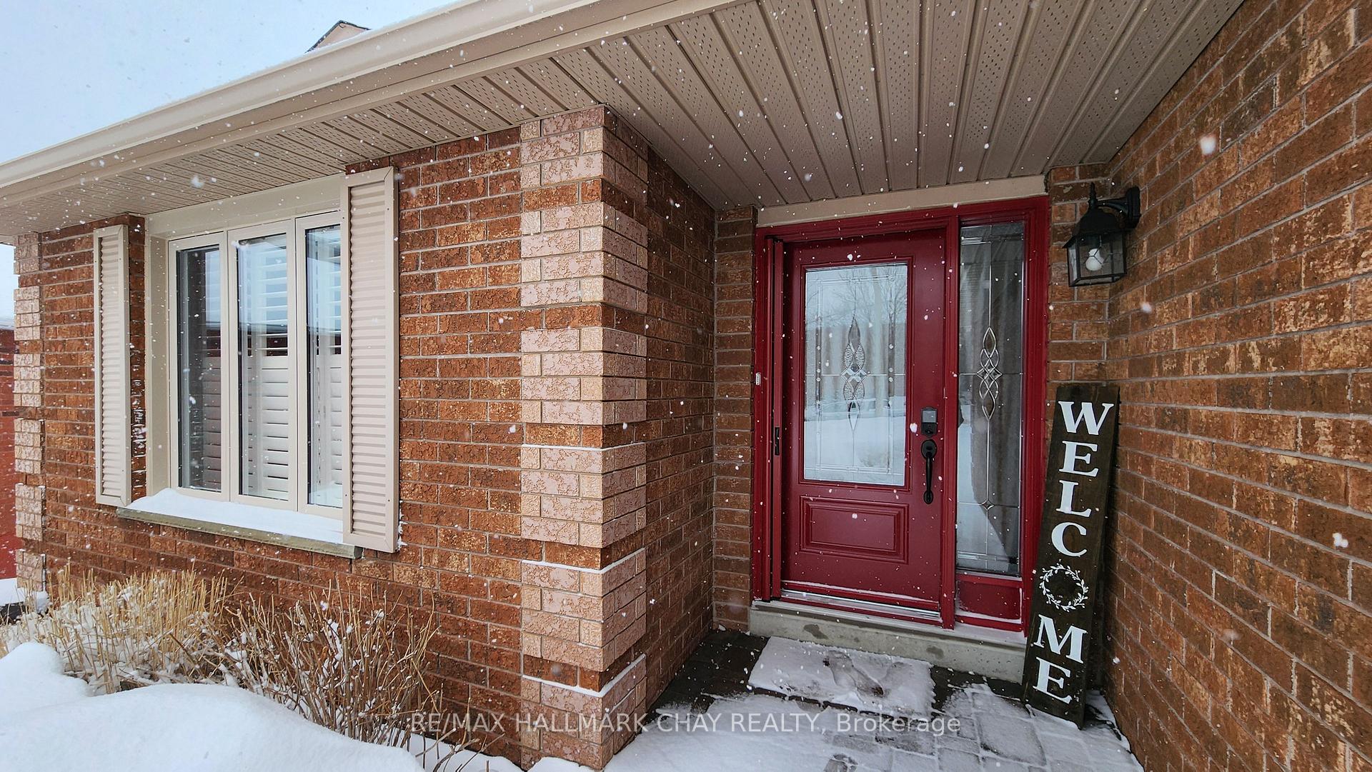 Photo 2 of 18 Dove Crescent, Barrie, Ardagh — HOMEH