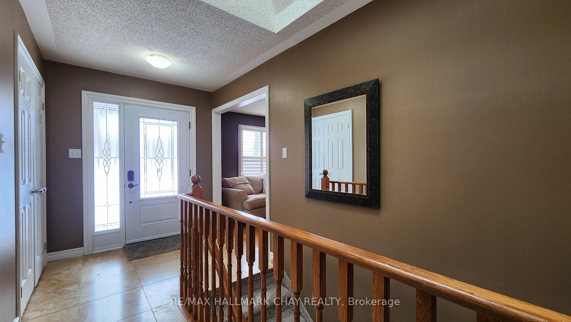 Photo 3 of 18 Dove Crescent, Barrie, Ardagh — HOMEH