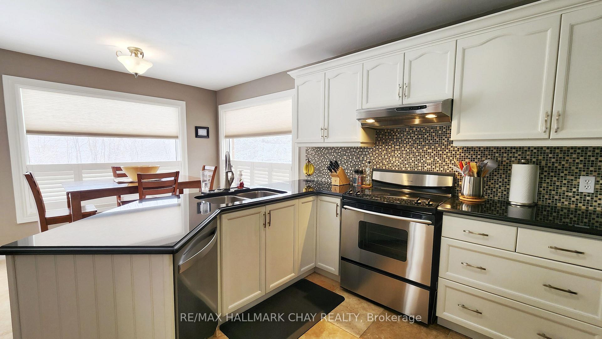 Photo 11 of 18 Dove Crescent, Barrie, Ardagh — HOMEH