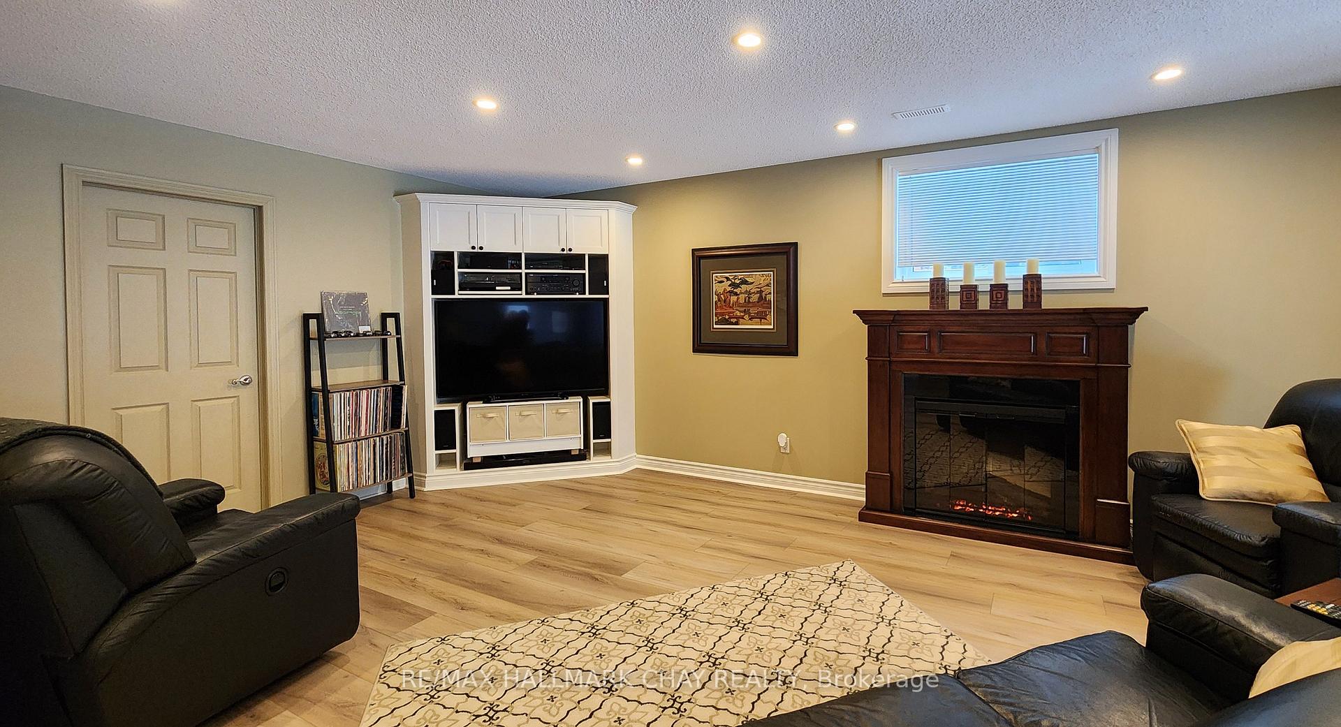 Photo 22 of 18 Dove Crescent, Barrie, Ardagh — HOMEH