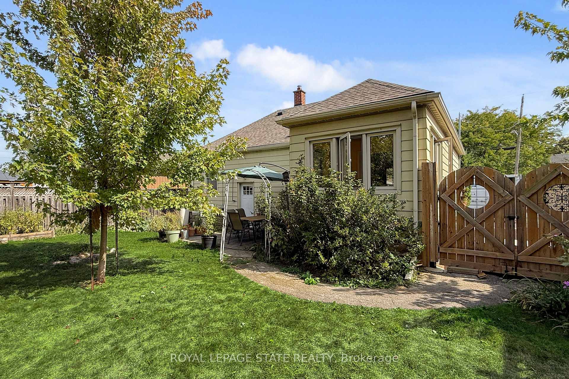 Photo 3 of 40 Galbraith Drive, Hamilton, Stoney Creek — HOMEH