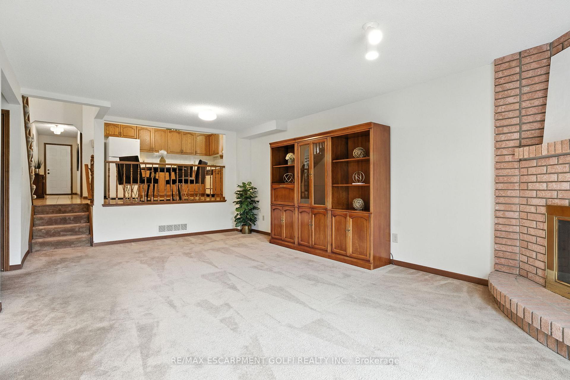 Photo 10 of 24 Ellington Avenue, Hamilton, Stoney Creek — HOMEH