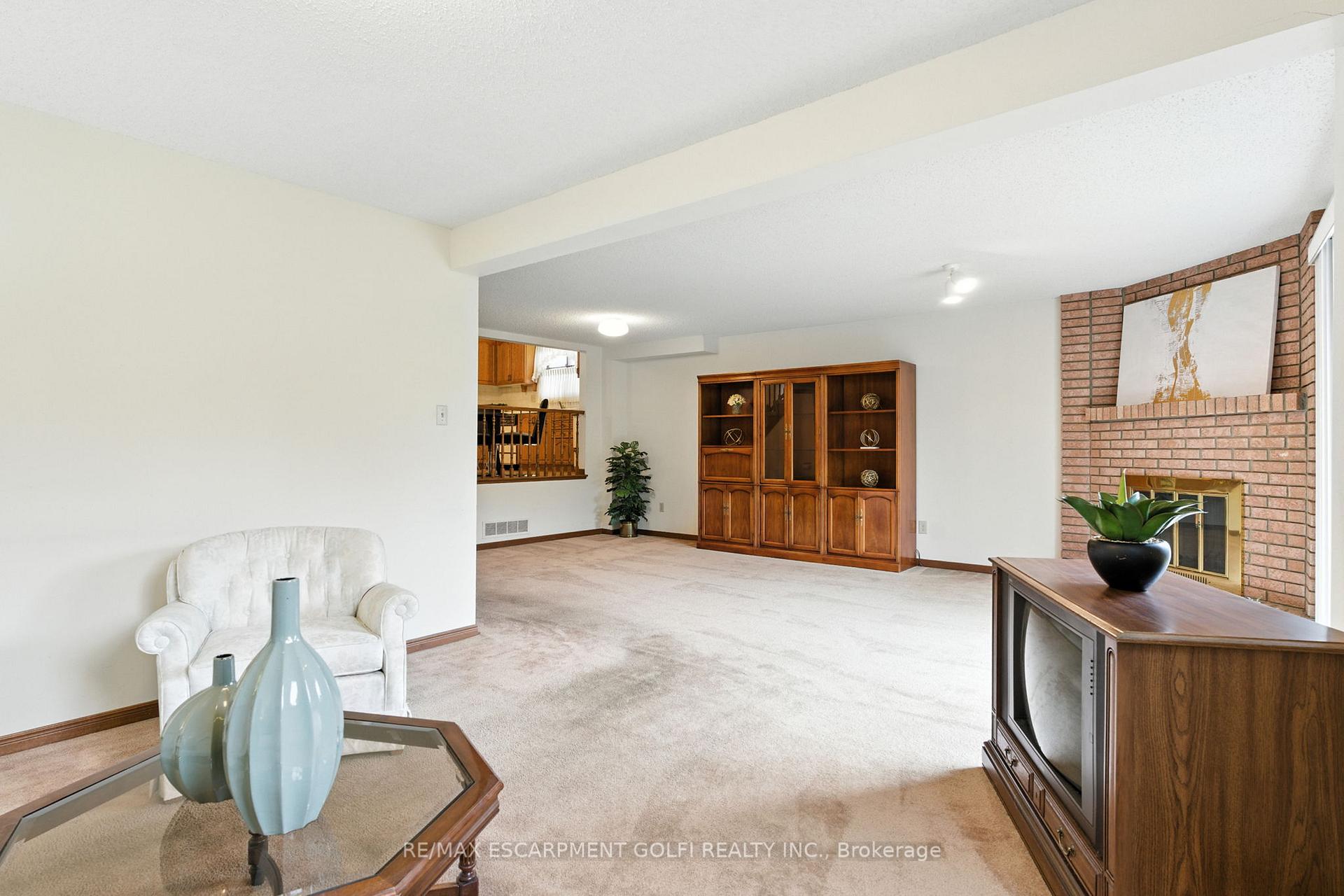 Photo 12 of 24 Ellington Avenue, Hamilton, Stoney Creek — HOMEH