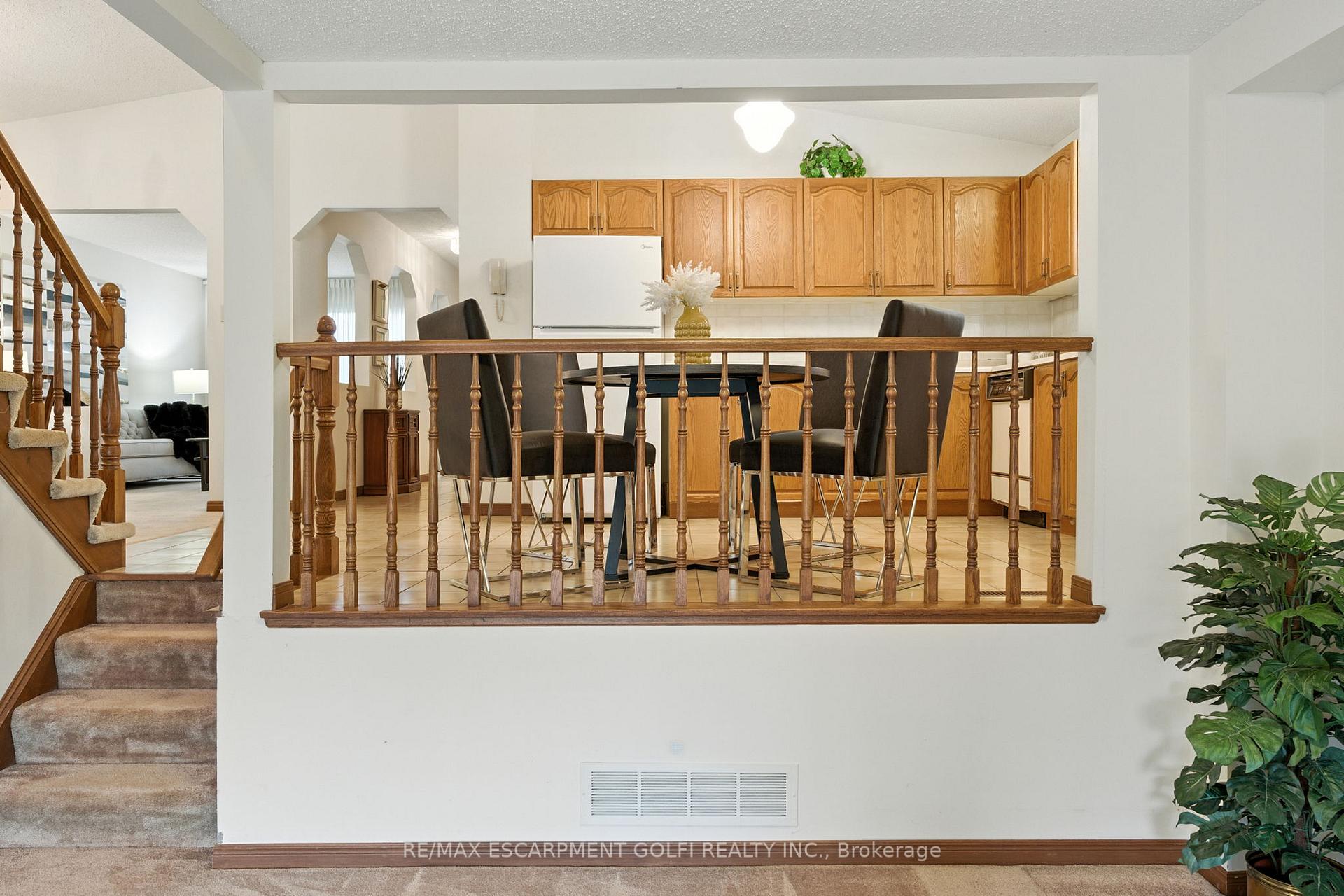 Photo 13 of 24 Ellington Avenue, Hamilton, Stoney Creek — HOMEH